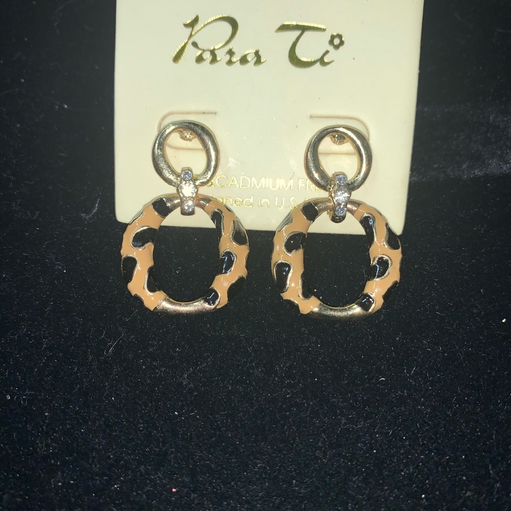 Spotted gold and black earrings